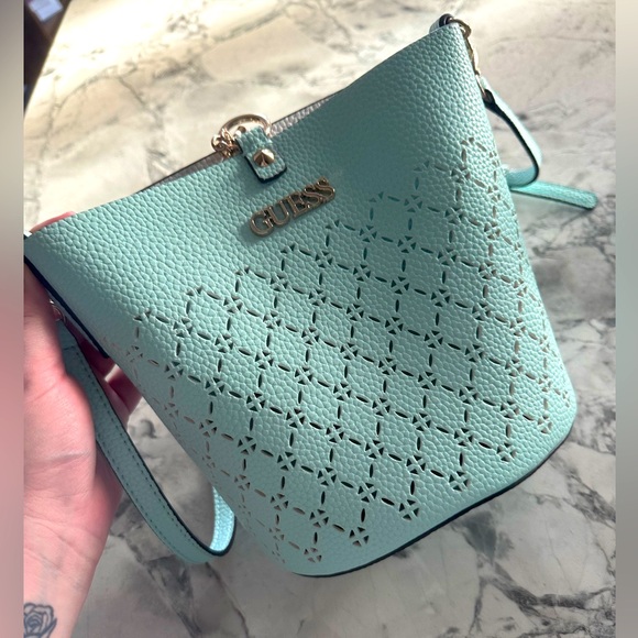 Guess 2-in-1 Amara Crossbody 🩵 - Picture 1 of 8